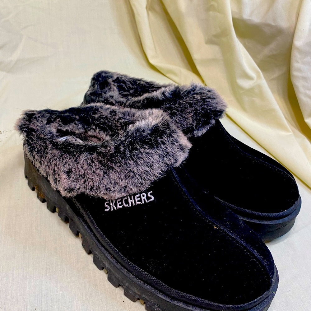 Skechers faux fur lined clogs